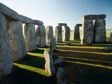 stonehenge-stone-circle-shadows_92748_600x450